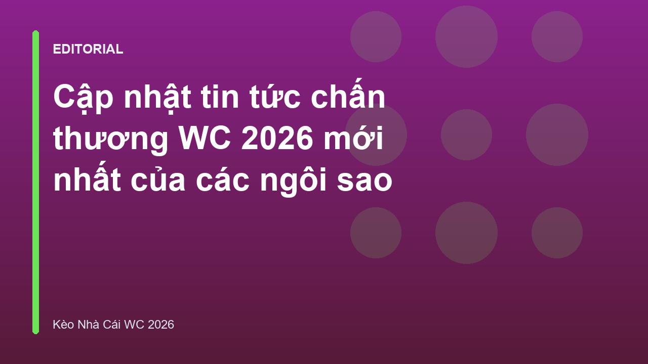 Cầu thủ bóng đá đang được chăm sóc y tế trên sân cỏ